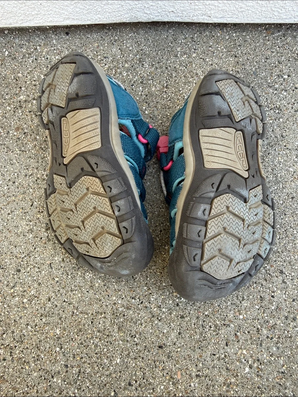 Keen Kids Teal Sport Water Shoes with Pink Accents, size 9T